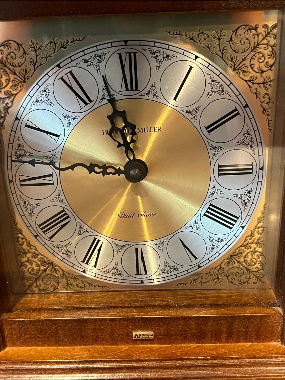 Howard Miller wood/brass Mantel Mantel Clock with Dual Chimes, Tested
